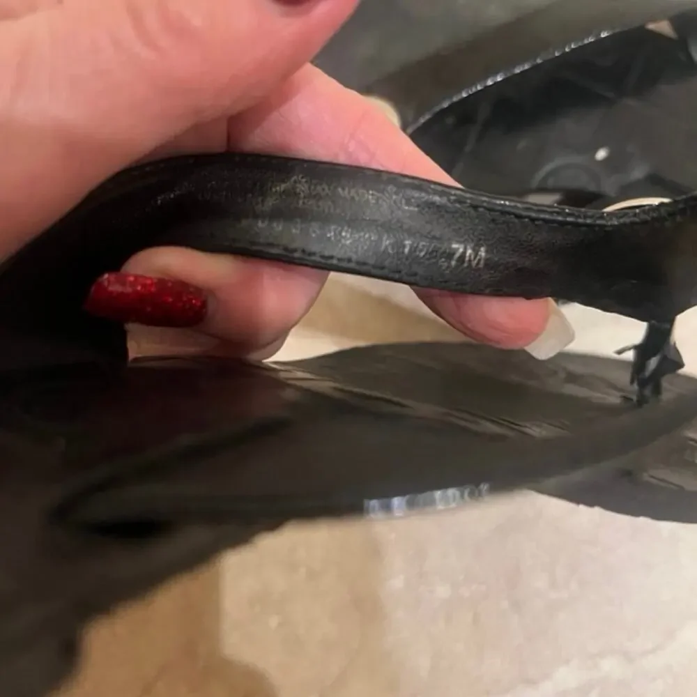 Tory Burch Emmy Black Patent Leather Thong Sandal Flip Flop Silver Logo Size 7⁠